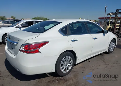2015 Nissan Altima 2.5 S z USA, uszkodzony, nr VIN 1N4AL3AP8FC279171